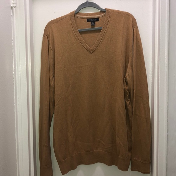 (2) Banana Republic V-neck sweaters - Picture 5 of 5